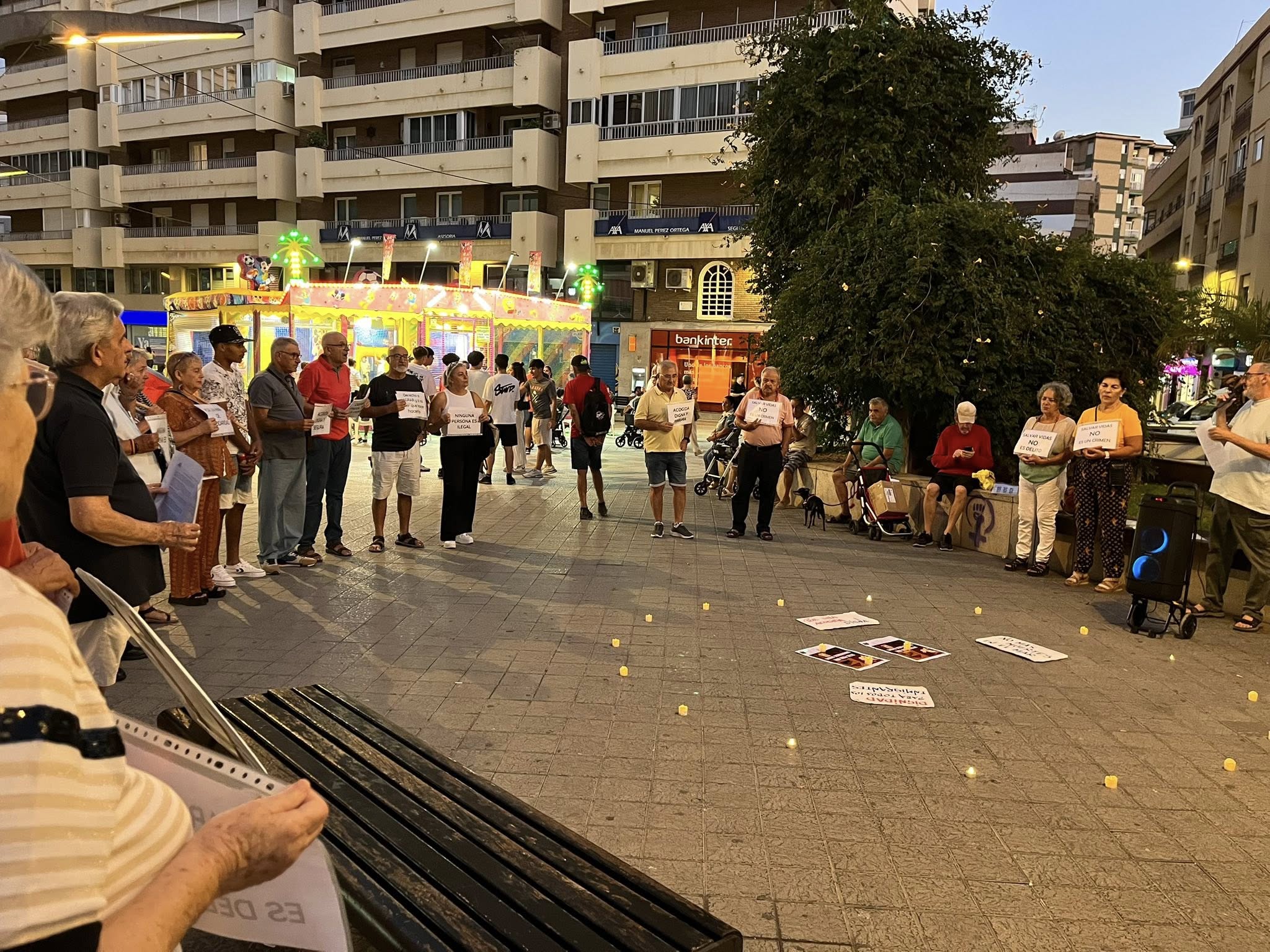 motril-acoge-denuncia-las-muertes-en-el-mar-y-exige-vias-seguras-mientras-apoya-la-regularizacion-de-migrantes-en-un-acto-conmemorativo-en-la-plaza-de-la-aurora