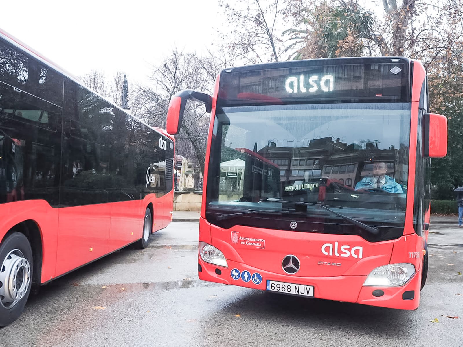 granada-el-vandalismo-y-el-fracaso-de-las-medidas-de-seguridad-obliga-a-desviar-varias-lineas-de-autobus-en-la-zona-norte-de-la-ciudad