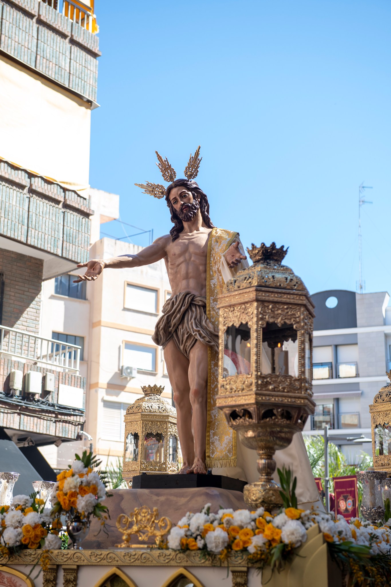 la-cofradia-del-resucitado-vuelve-a-las-calles-de-motril-tras-18-anos-de-ausencia