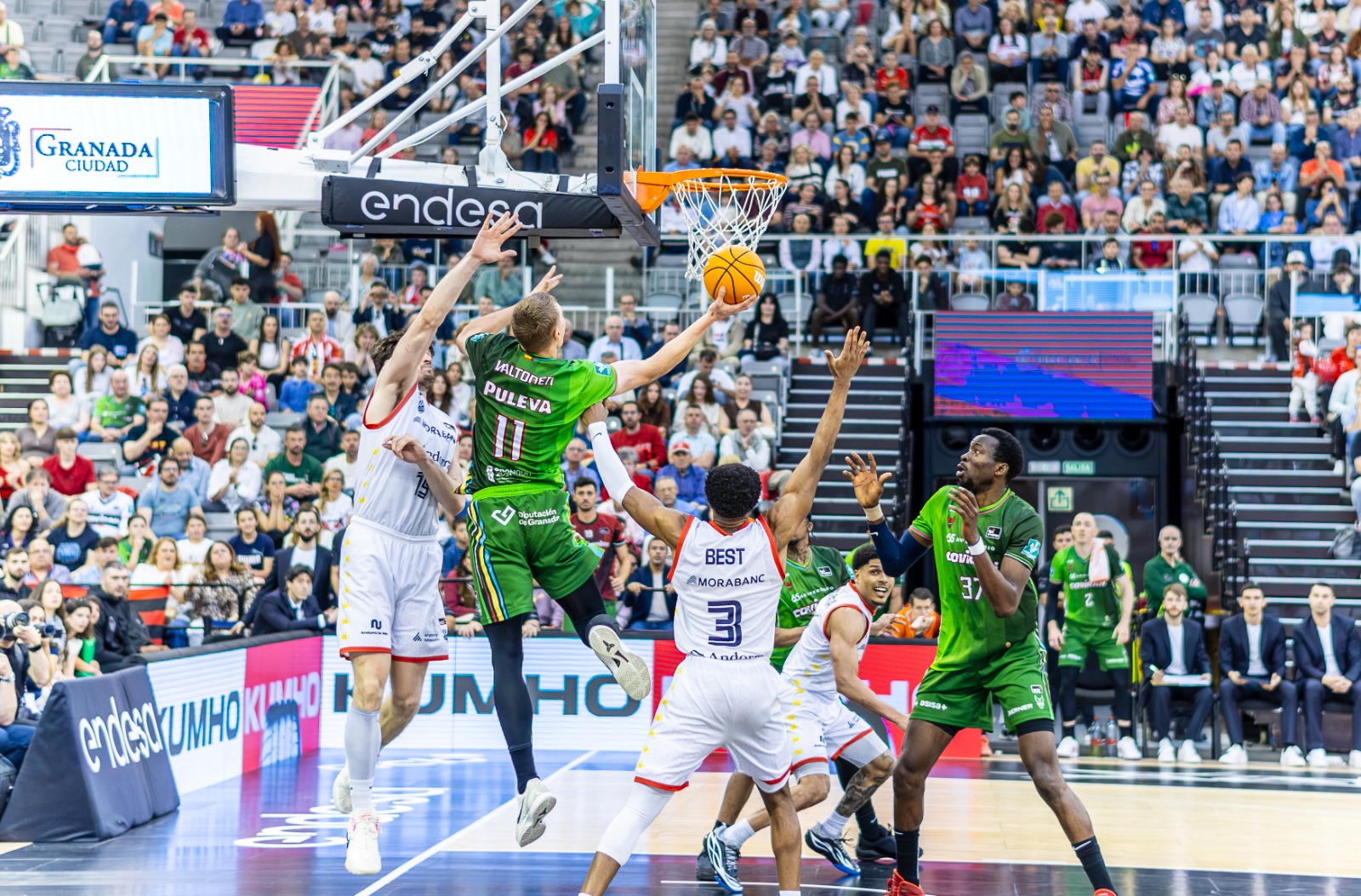 coviran-granada-se-impone-a-la-adversidad-y-tumba-al-morabanc-andorra-en-un-final-de-infarto-89-86