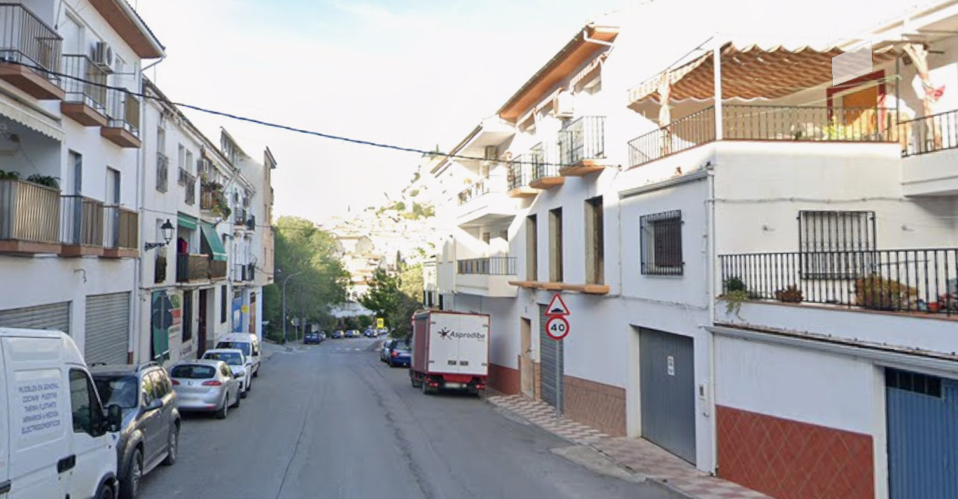granada-alarma-en-montefrio-detenido-un-hombre-tras-atacar-a-tres-personas-con-un-hacha-en-plena-calle