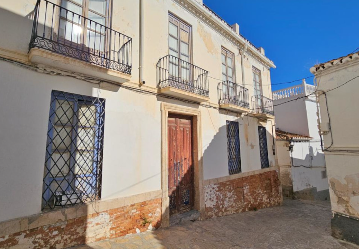 salobrena-avanza-en-la-revitalizacion-del-casco-historico-con-la-adquisicion-de-la-casa-grande