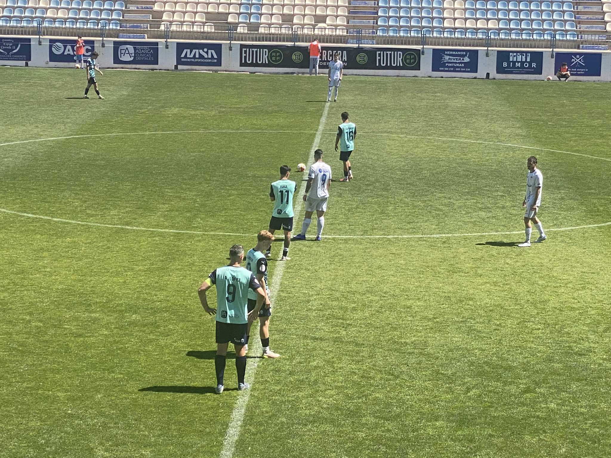 el-motril-no-afloja-2-0-al-martos-cd-y-liderato-a-toda-maquina