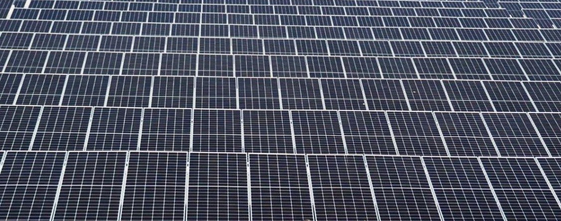 pulso-por-el-paisaje-en-granada-el-pp-quiere-frenar-las-macroplantas-solares-en-suelo-rustico