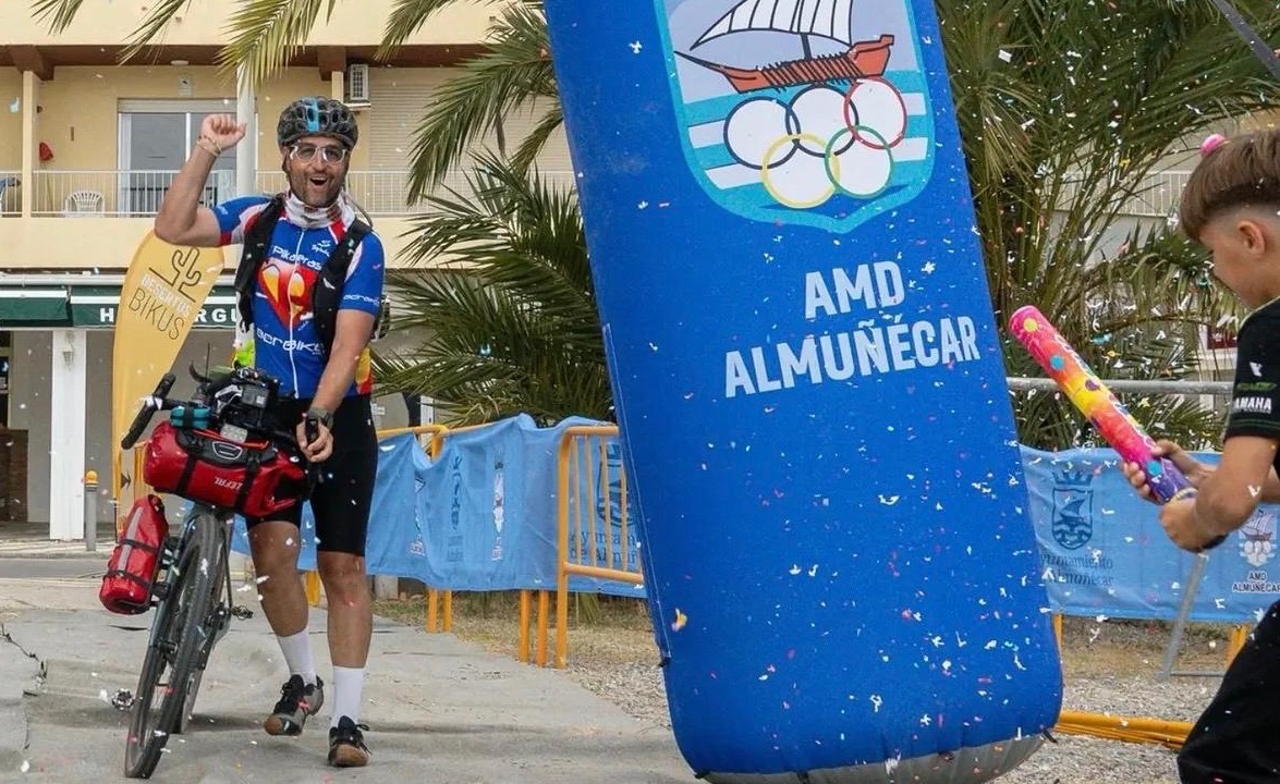 almunecar-acoge-la-meta-de-la-desertus-bikus-2026-400-ciclistas-de-20-paises-completan-1-350-km-de-ultradistancia-desde-francia