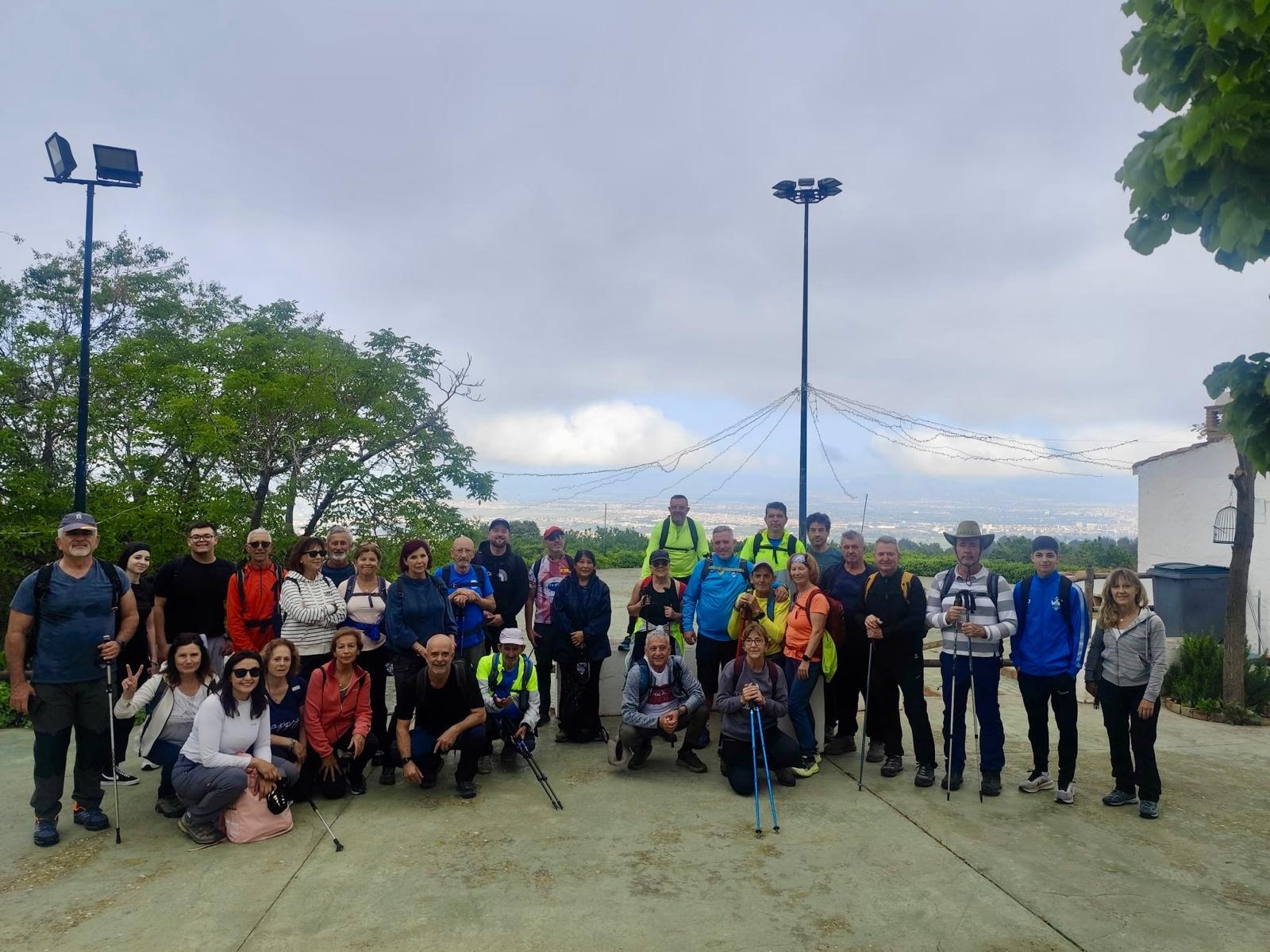 el-programa-senderismo-almunecar-2026-reune-a-40-participantes-en-una-ruta-por-los-pinares-de-la-zubia