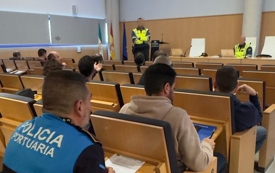 motril-la-policia-portuar-refuerza-su-formacion-en-seguridad-y-trafico-con-apoyo-de-la-guardia-civil