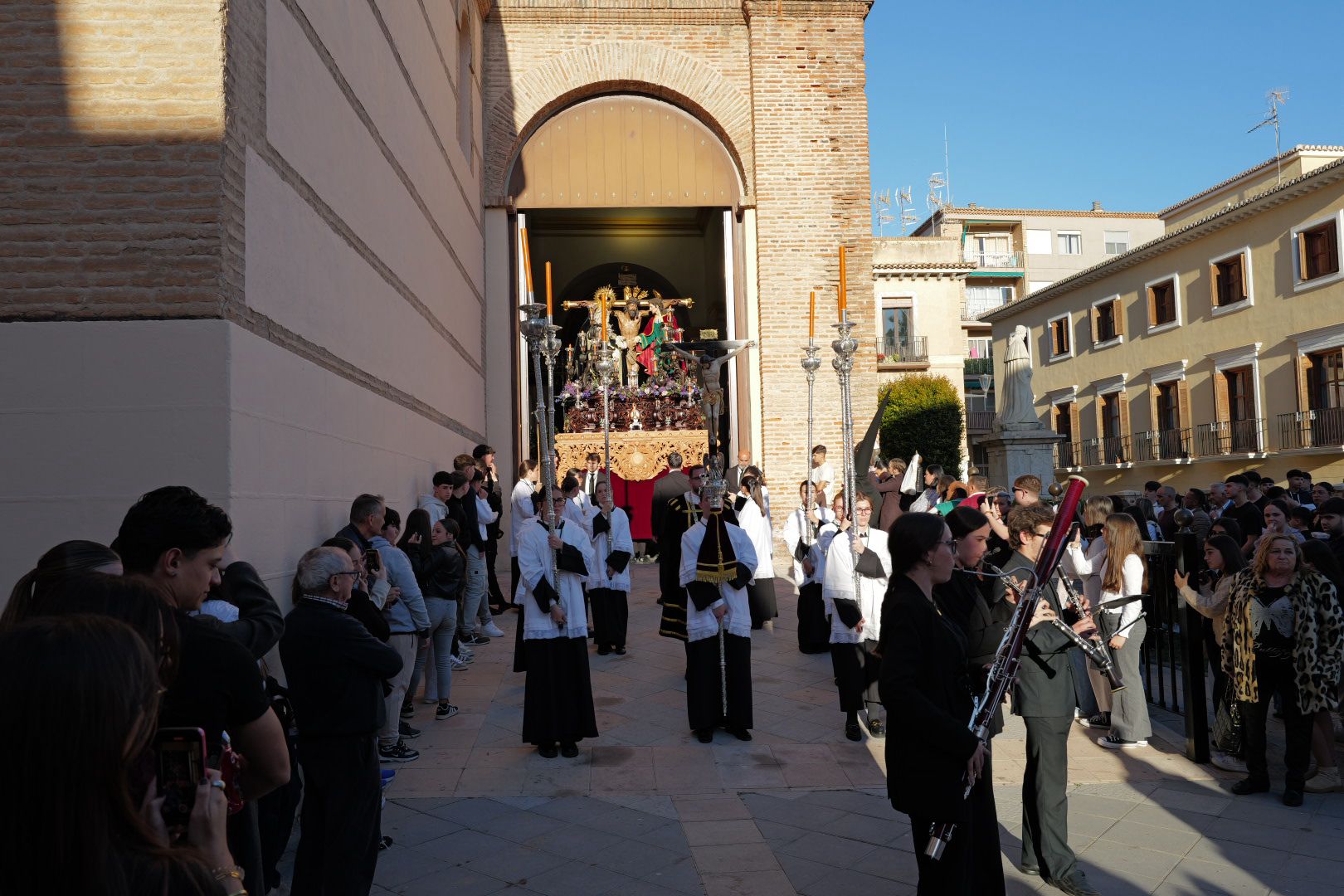 motril-la-vera-cruz-inicia-su-estacion-de-penitencia-con-solemnidad-y-recogimiento-en-la-tarde-del-viernes-santo