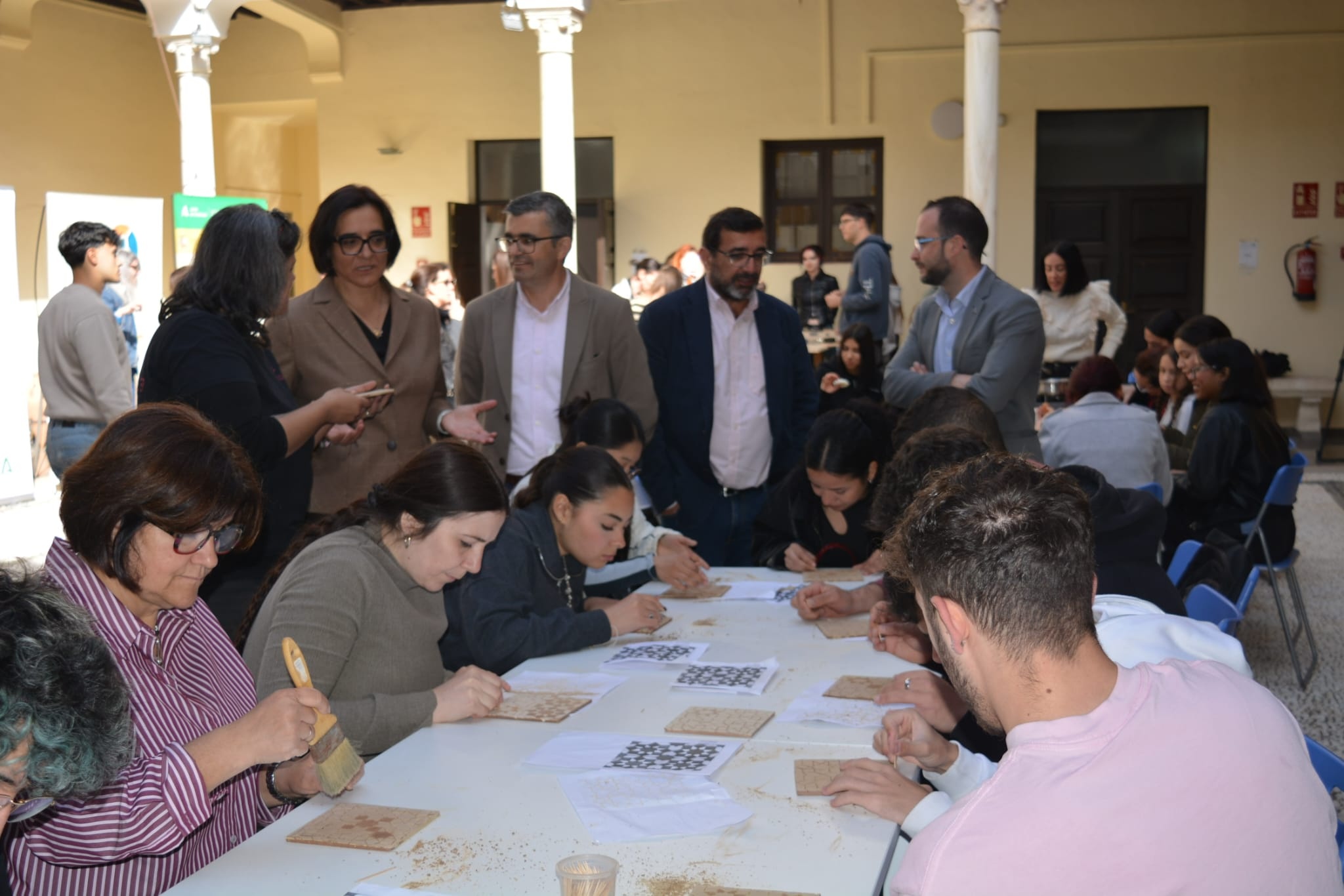 granada-el-centro-albayzin-celebra-los-dias-europeos-de-la-artesania-con-talleres-para-240-estudiantes-y-exposicion-desde-ubeda-al-albaicin