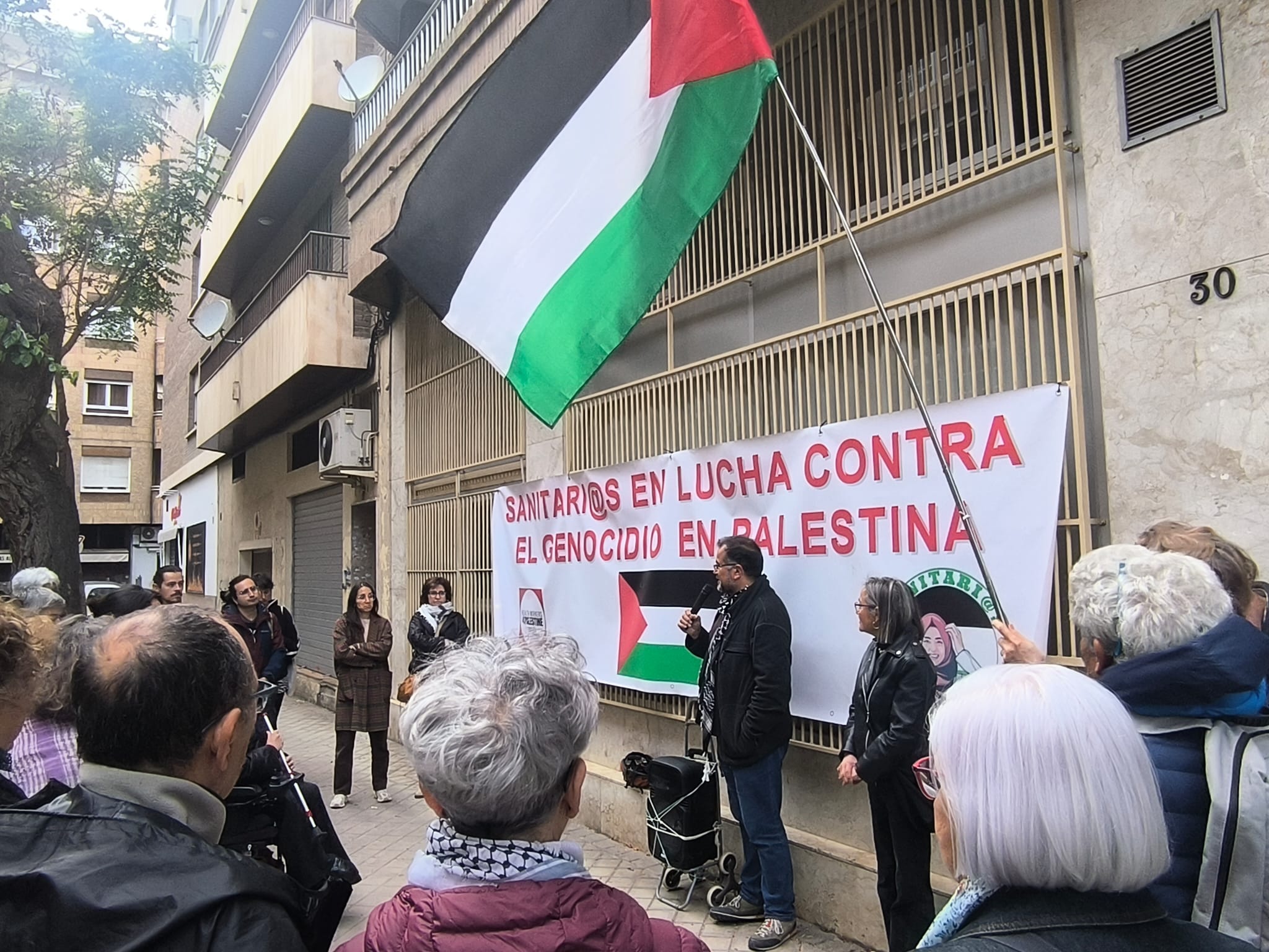 granada-concentracion-en-apoyo-a-palestina-a-la-puerta-del-ateneo-a-tras-la-cancelacion-de-una-mesa-redonda