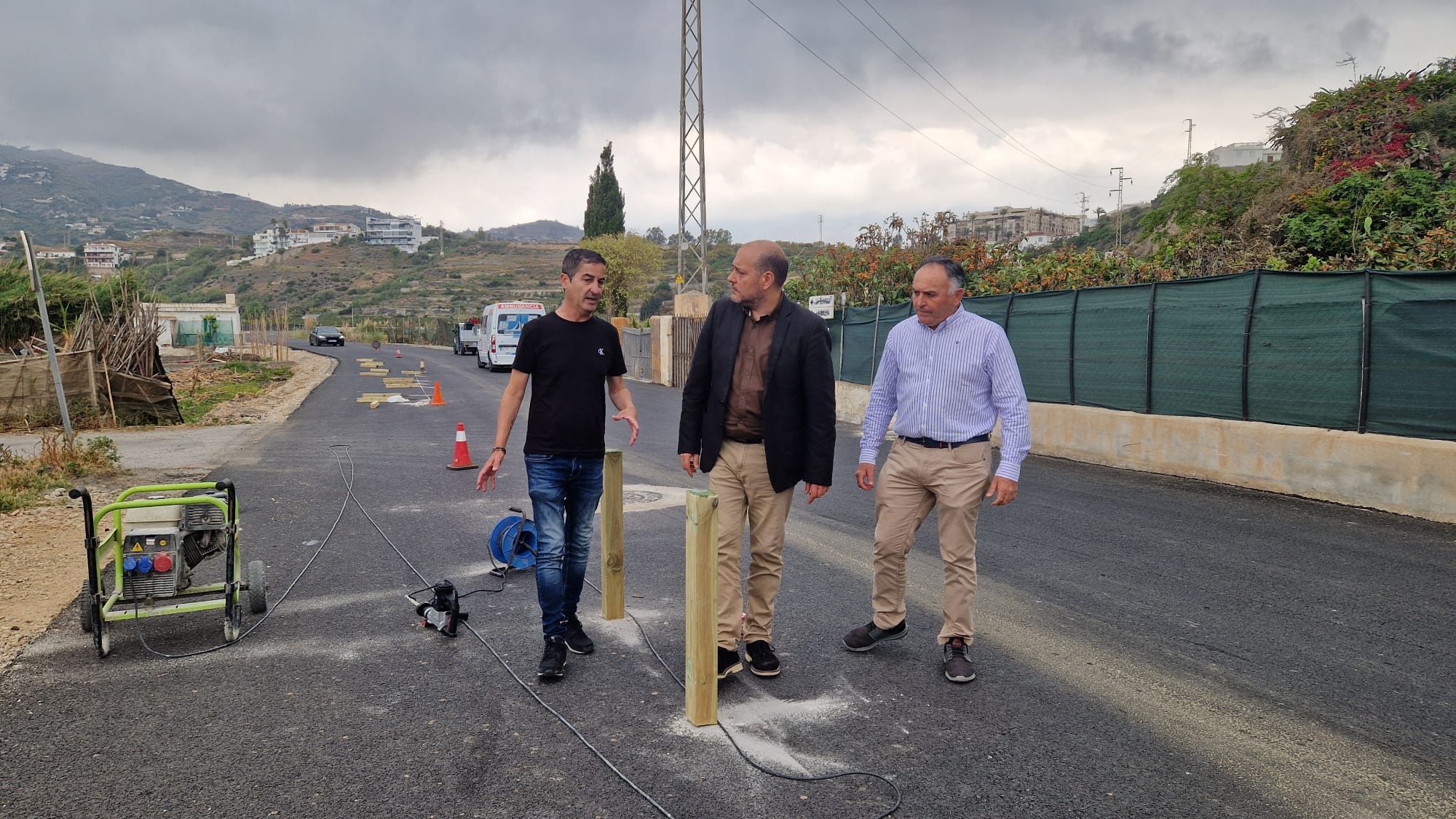 salobrena-invierte-266-000-euros-para-ampliar-a-6-metros-el-vial-del-gambullon-con-un-nuevo-carril-peatonal-de-25-metros