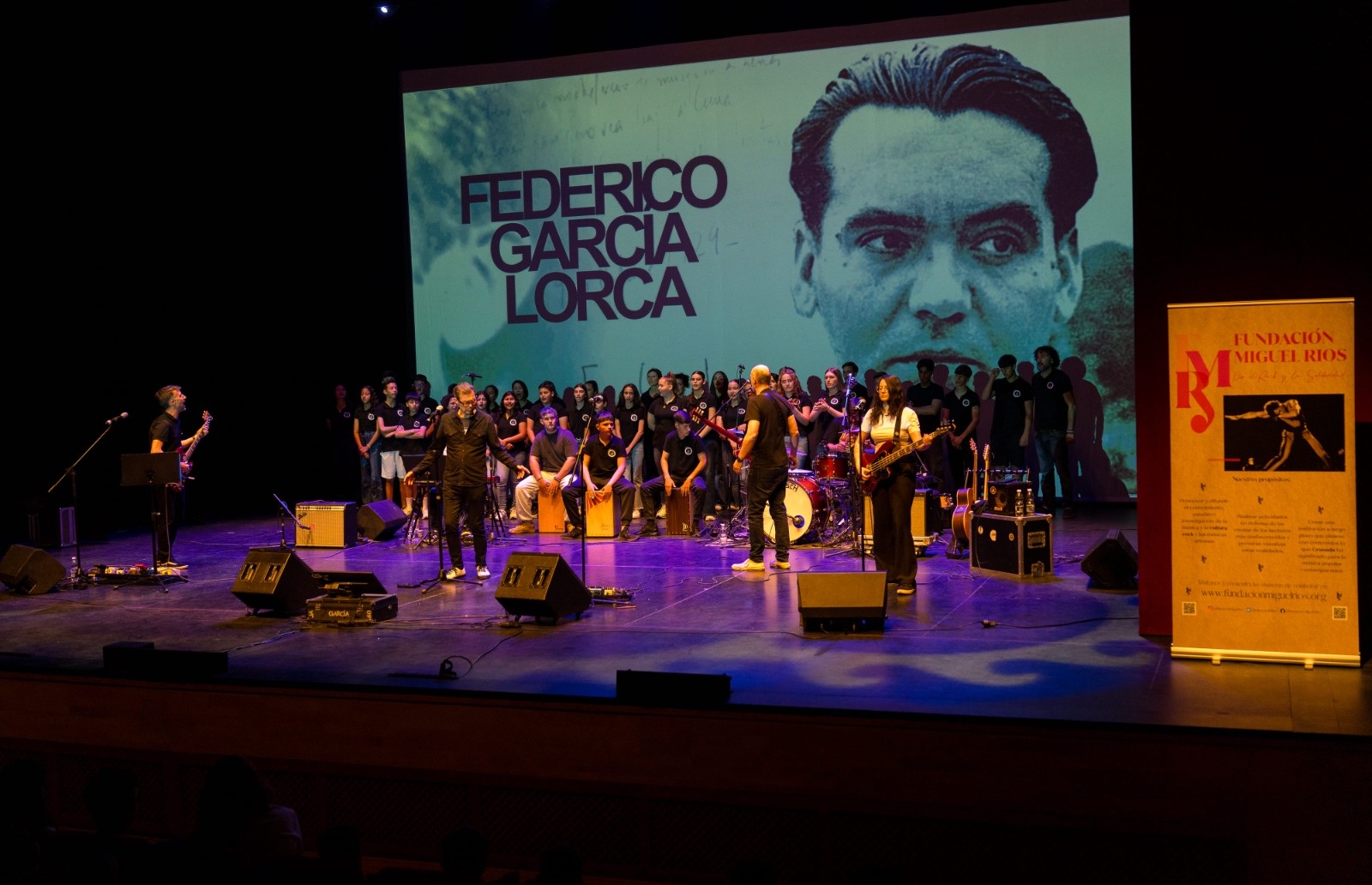 granada-la-fundacion-miguel-rios-lleva-la-musica-urbana-granadina-a-las-aulas-con-un-concierto-didactico