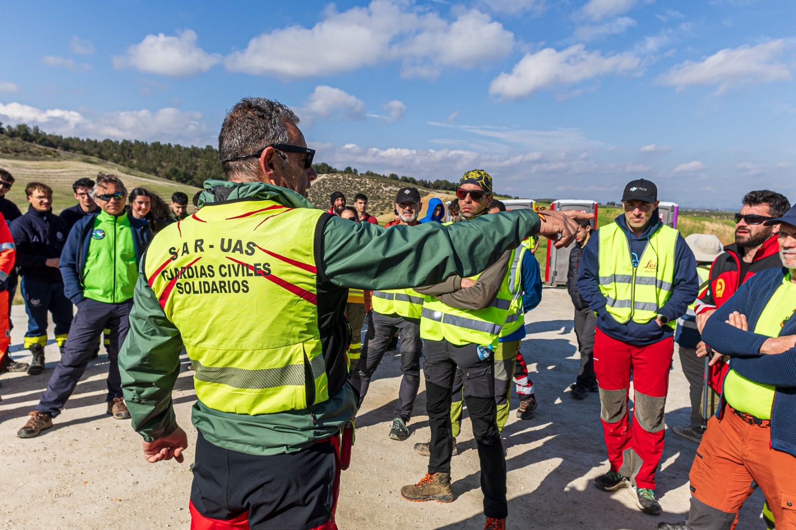 granada-guardias-civiles-solidarios-impulsa-la-operacion-juanvi-para-enviar-dos-contenedores-de-ayuda-humanitaria-a-peru