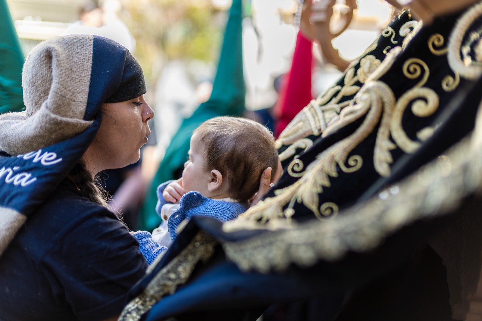 granada-la-hermandad-de-los-ferroviarios-ilumina-el-viernes-santo