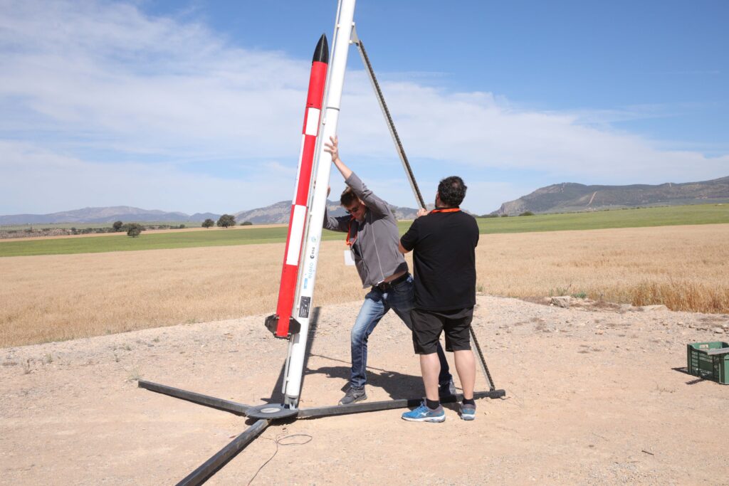 137-alumnos-de-granada-llevan-la-ciencia-al-espacio-con-el-reto-cansat-de-la-esa-y-8-equipos-llegan-a-la-final-regional