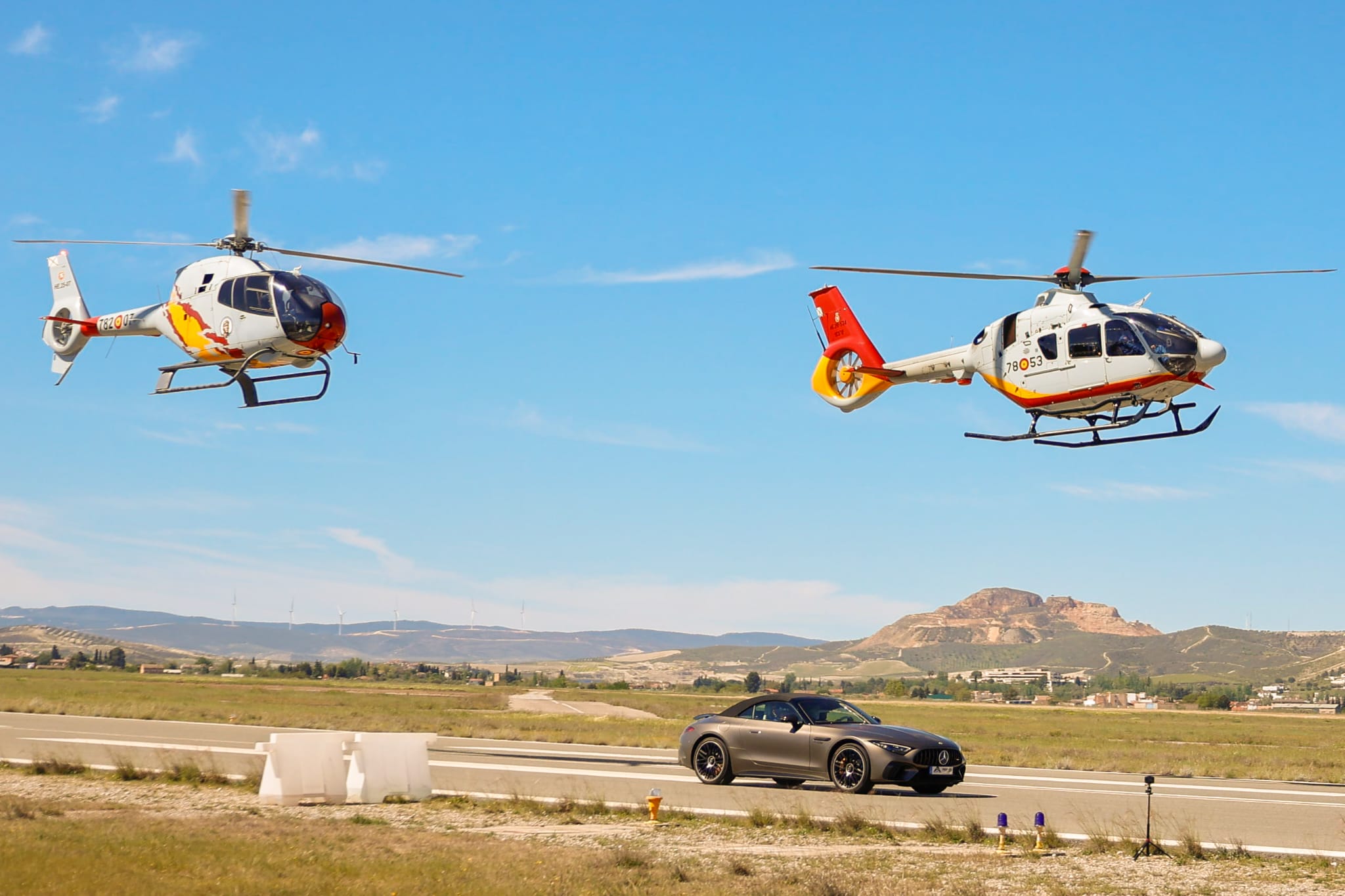 granada-helicopteros-contra-superdeportivos-la-base-de-armilla-convierte-la-fisica-en-un-espectaculo-en-pista