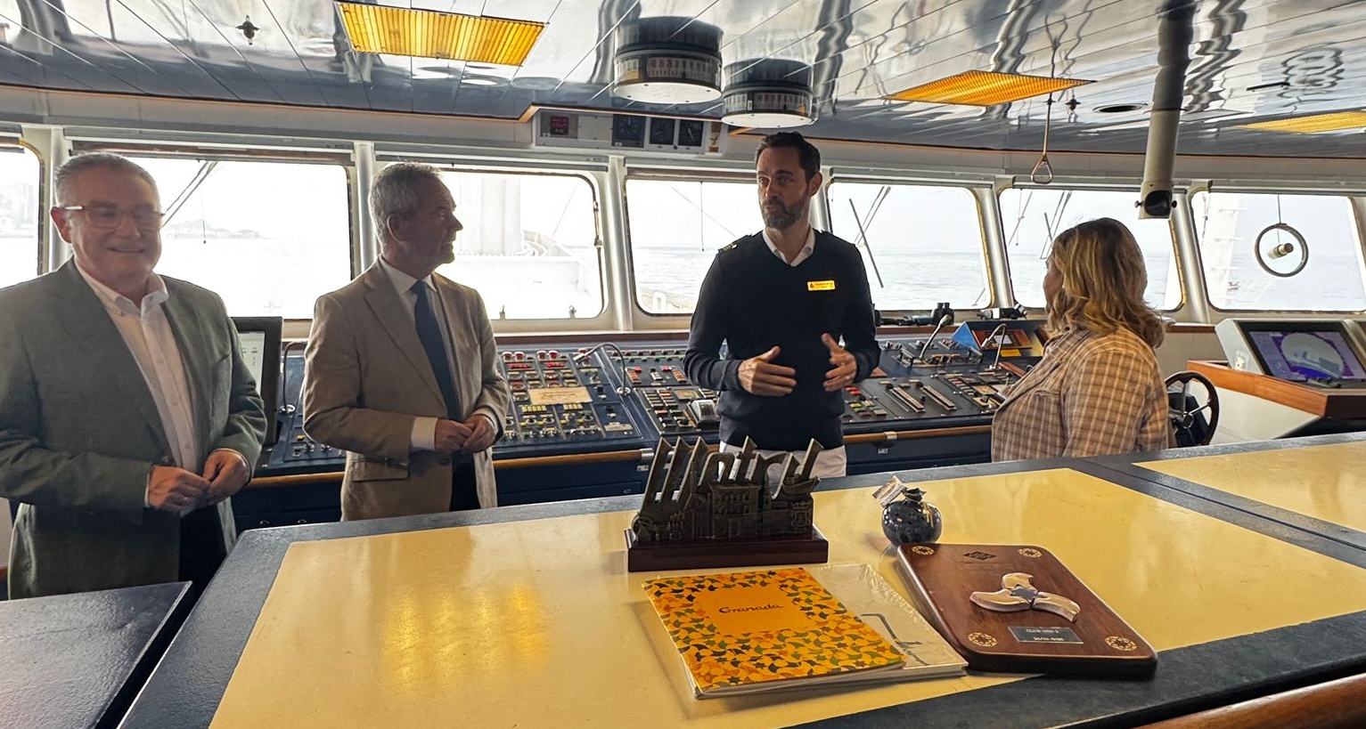 motril-el-velero-de-crucero-mas-grande-del-mundo-el-club-med-2-de-187-metros-y-208-pasajeros-atraca-en-el-puerto