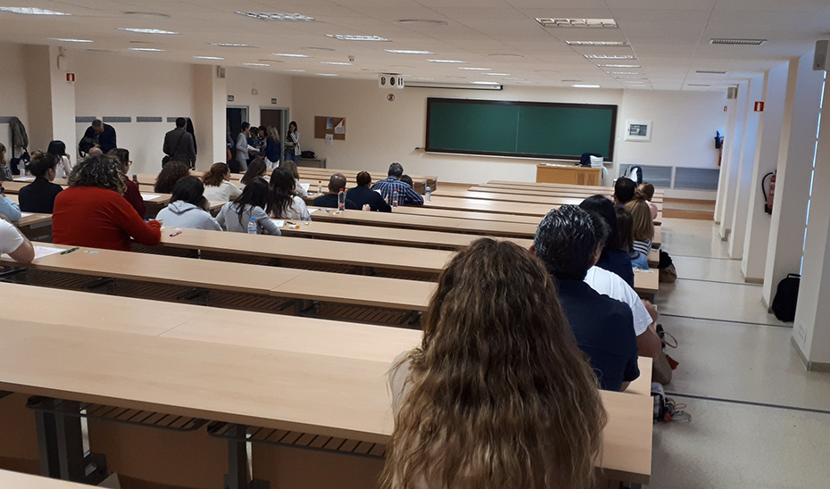 casi-8-000-opositores-se-examinan-en-granada-en-un-dispositivo-con-mas-de-200-personas-movilizadas-por-la-subdelegacion