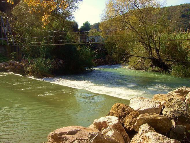 un-joven-es-rescatado-in-extremis-en-la-playa-fluvial-de-velez-de-benaudalla-tras-ser-arrastrado-por-la-corriente