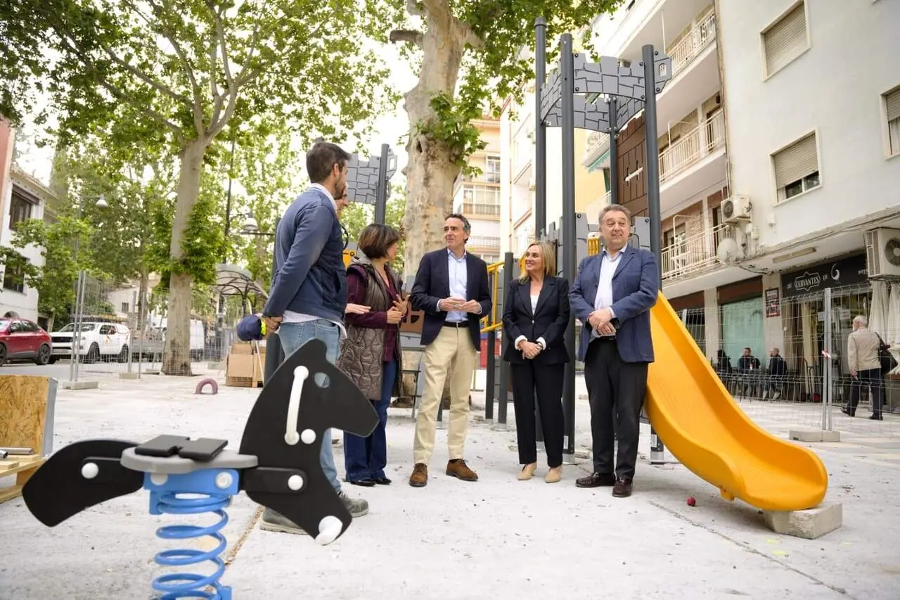 granada-la-remodelacion-de-avenida-de-cervantes-alcanza-el-85-con-un-nuevo-parque-infantil-inclusivo