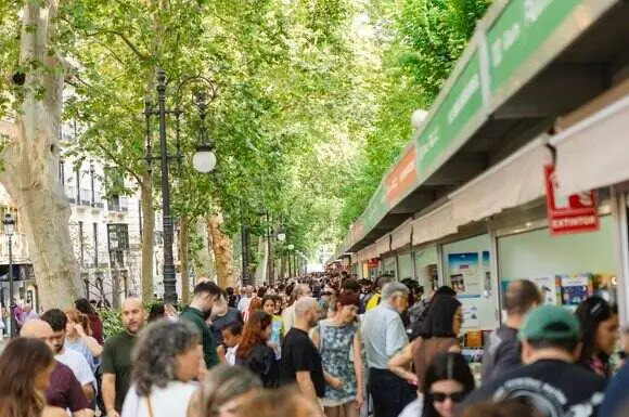 la-feria-del-libro-de-granada-cierra-su-44a-edicion-con-375-000-visitantes-y-record-de-participacion