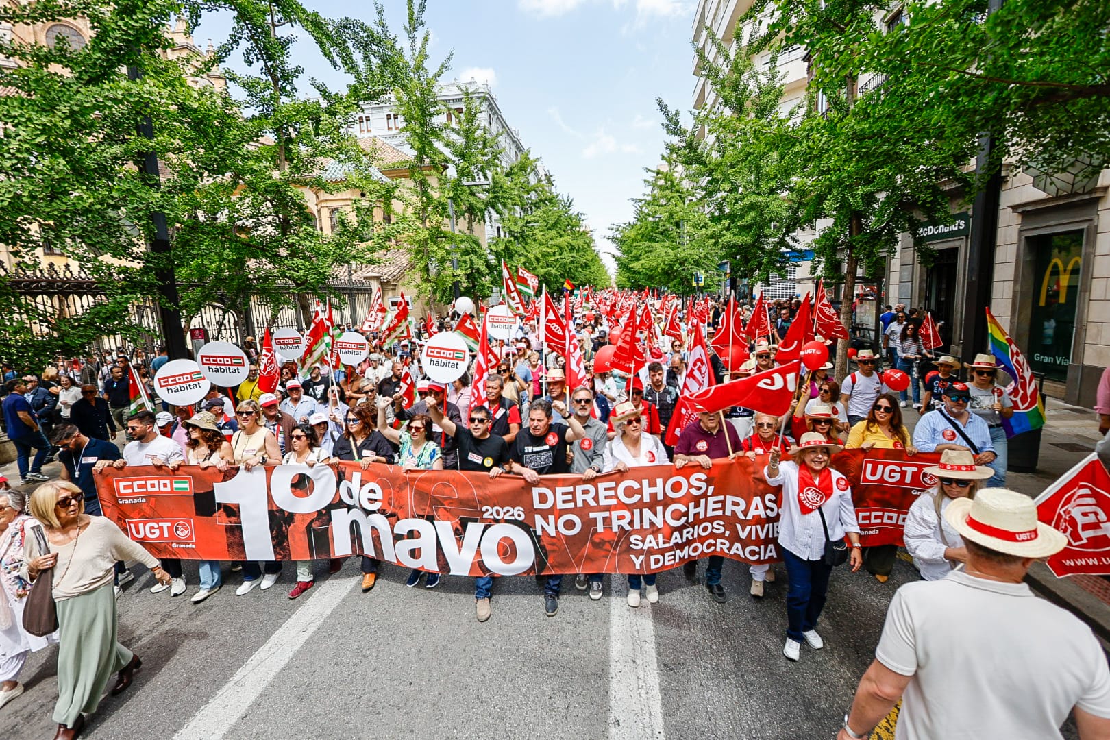 granada-el-1-de-mayo-llena-el-centro-de-la-capital-con-una-manifestacion-por-salarios-vivienda-y-derechos-laborales