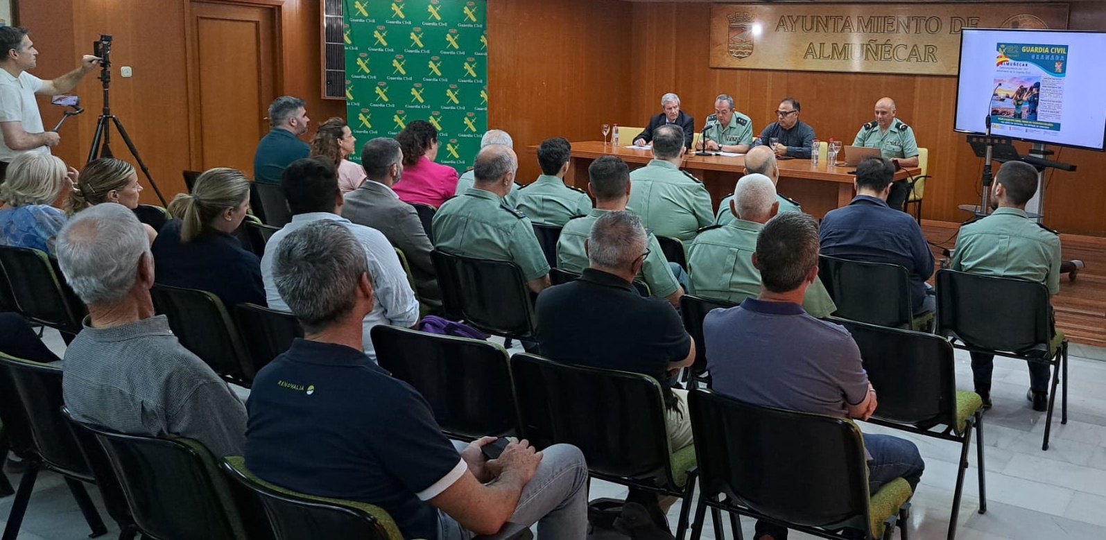 historia-seguridad-y-reconocimiento-almunecar-abre-los-actos-del-182o-aniversario-de-la-guardia-civil-ante-un-centenar-de-vecinos