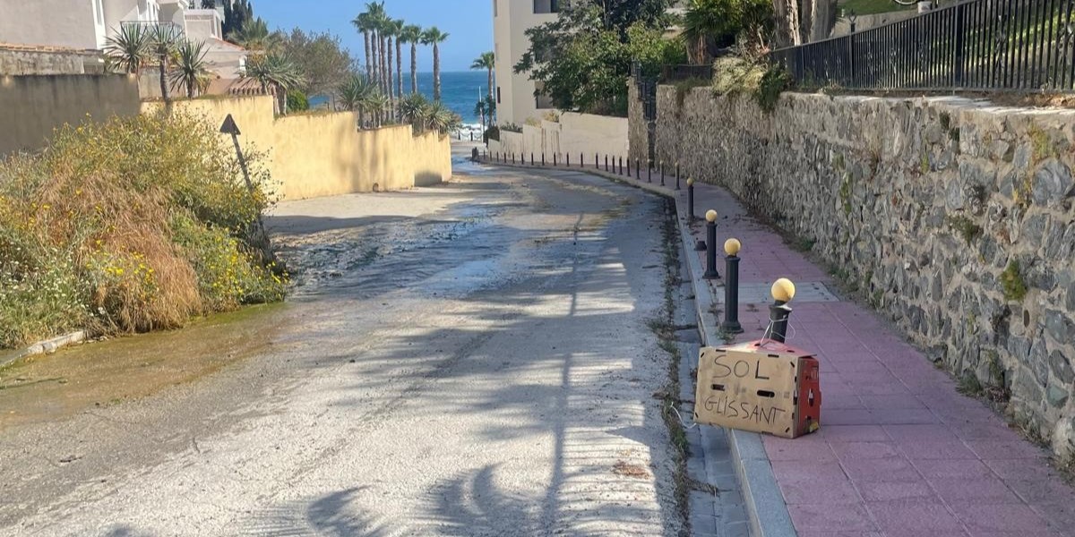 el-psoe-almunecar-alerta-del-peligro-en-cotobro-la-carretera-se-ha-convertido-en-una-pista-de-patinaje