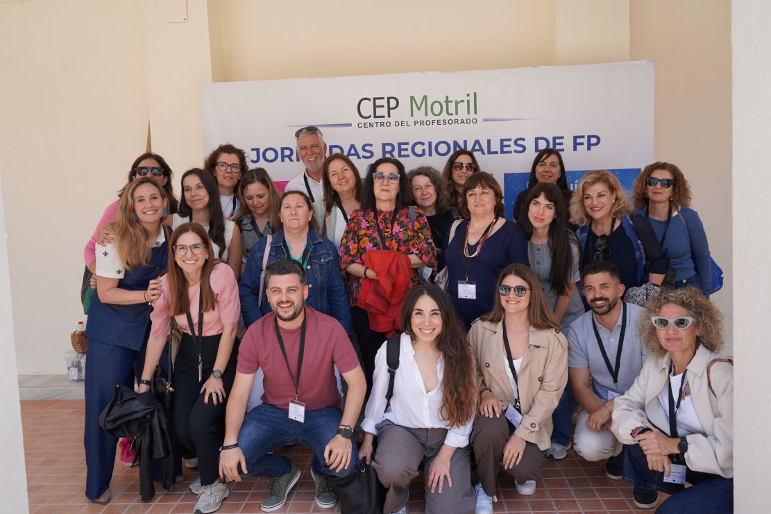 motril-la-odontopediatra-lucia-fernandez-destaca-en-unas-jornadas-en-granada-la-importancia-del-higienista-en-la-atencion-a-ninos-y-pacientes-con-necesidades-especiales