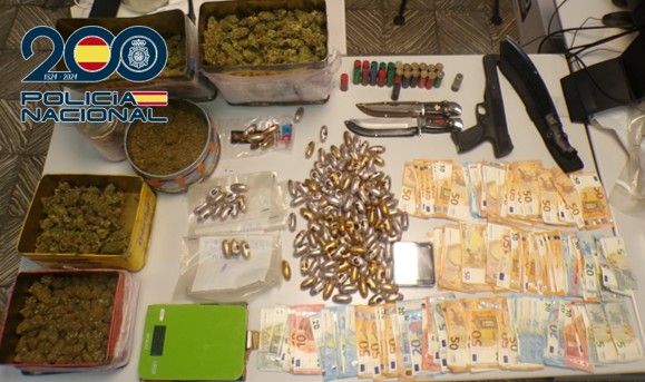 desmantelan-un-narcopiso-en-granada-intervenidos-mas-de-dos-kilos-de-droga-armas-y-casi-10-000-euros-en-efectivo