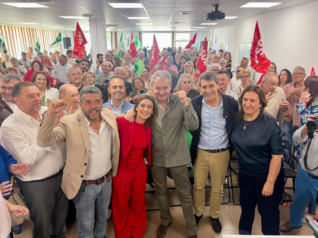 zapatero-llama-en-motril-a-volver-a-confiar-en-el-psoe-para-frenar-el-deterioro-de-los-servicios-publicos