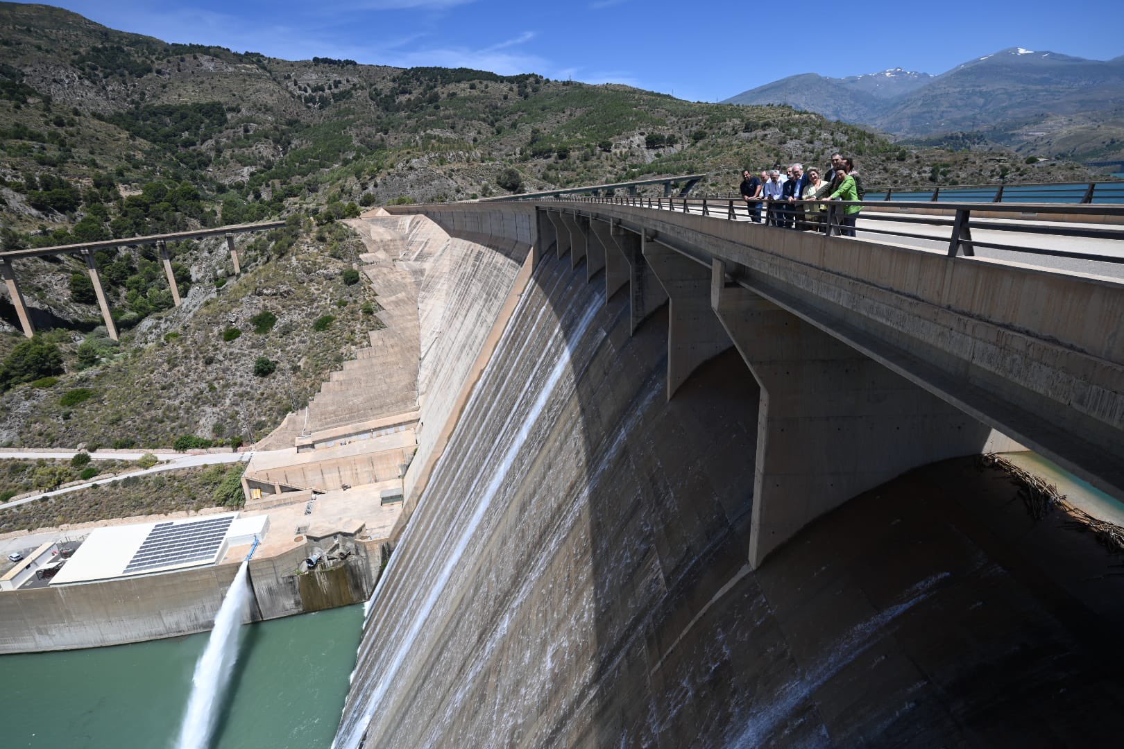 motril-presa-de-rules-al-limite-y-vertiendo-agua-al-mar-mientras-los-agricultores-siguen-sin-las-canalizaciones-prometidas