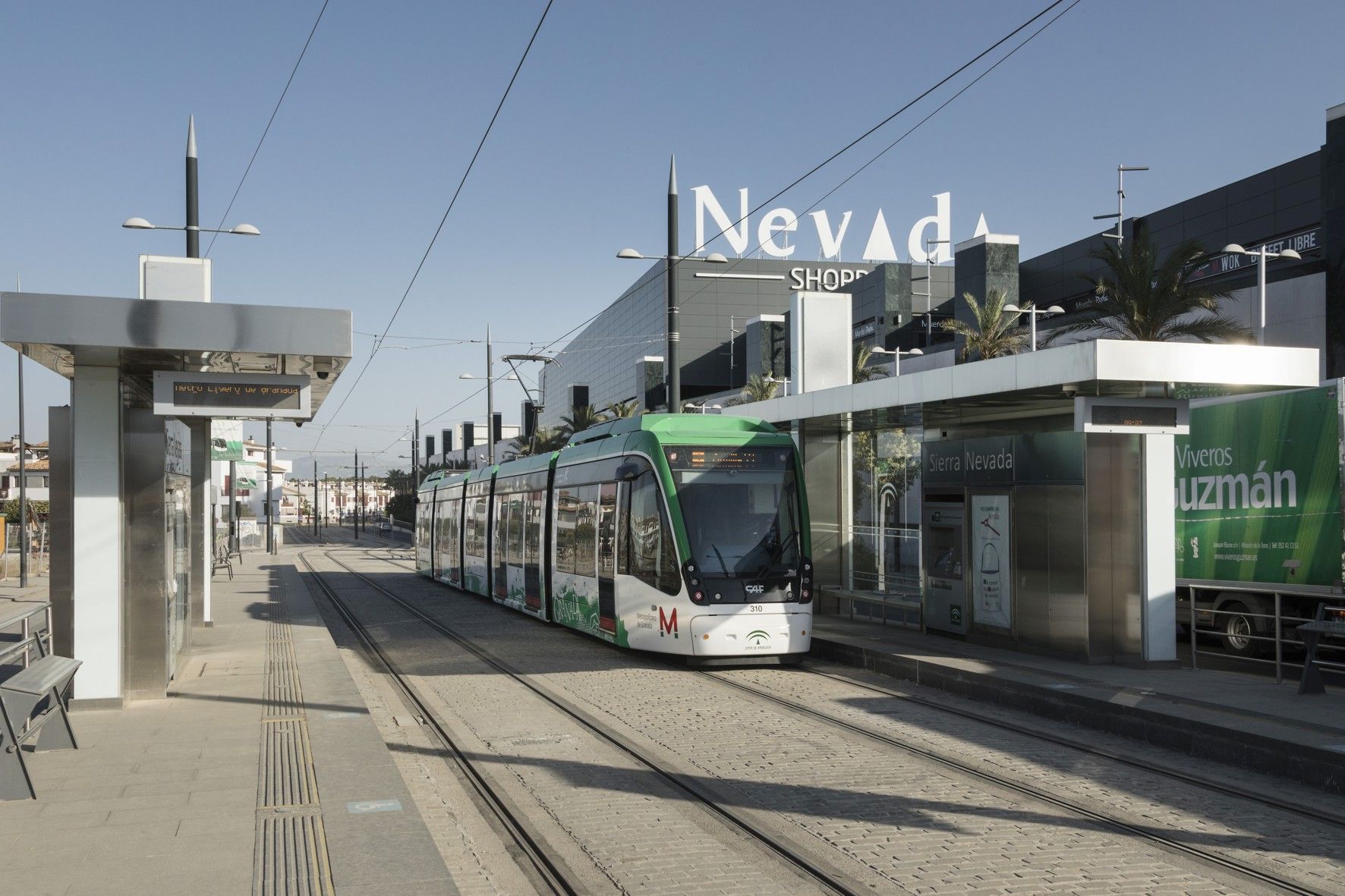 el-metro-de-granada-suspende-la-huelga-del-sabado-del-corpus-tras-acercar-posturas-con-la-empresa