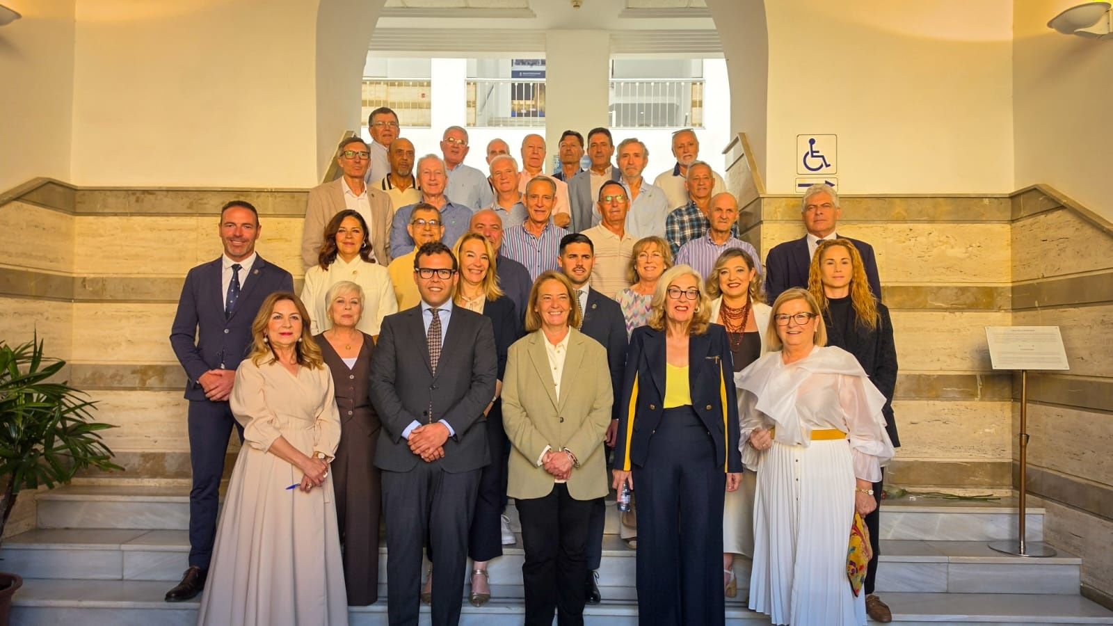 motril-pone-rostro-a-toda-una-vida-de-servicio-publico-en-un-emotivo-homenaje-a-sus-funcionarios-jubilados
