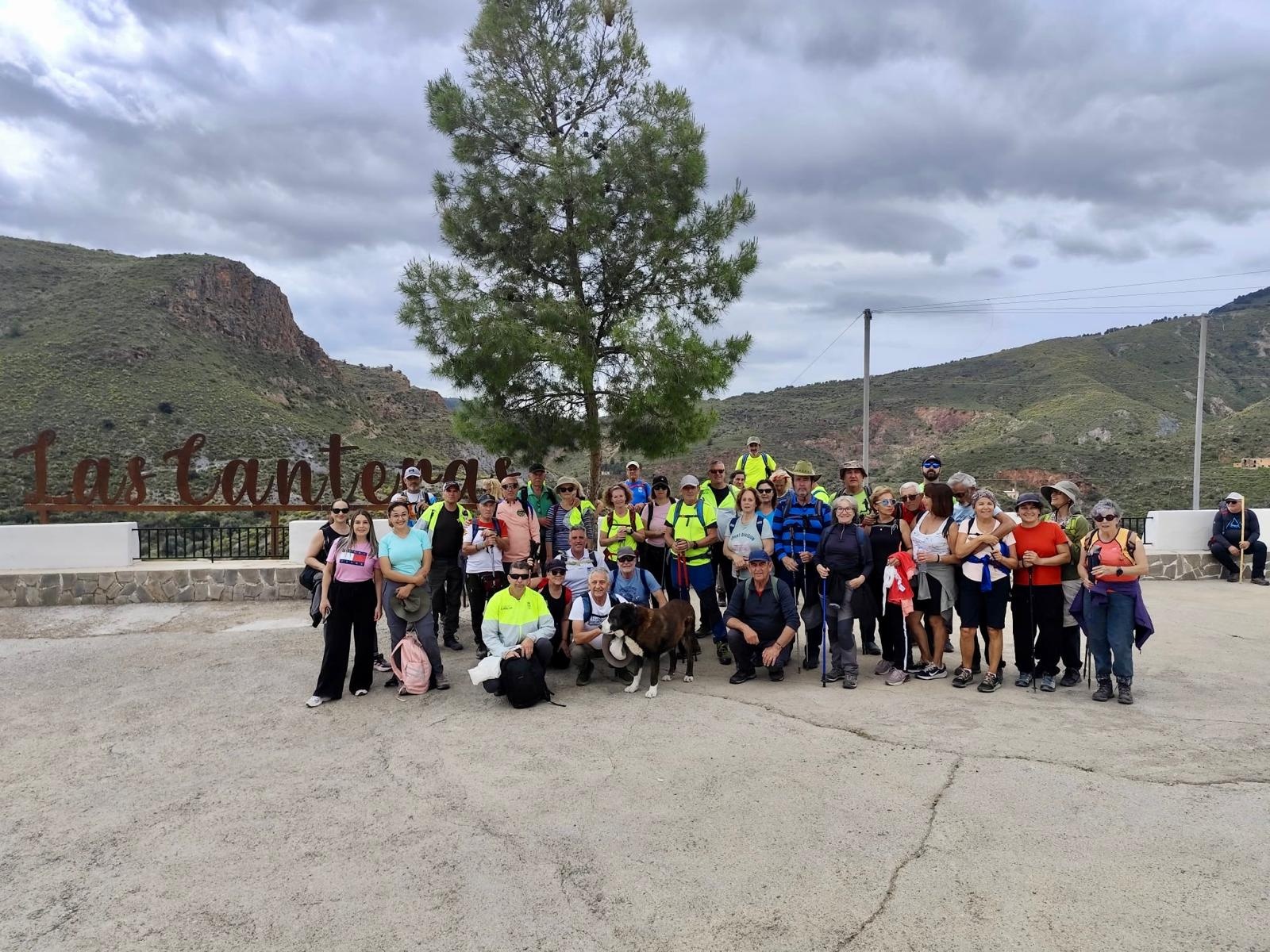 almunecar-lleva-a-40-senderistas-a-descubrir-la-riqueza-natural-y-patrimonial-de-ugijar