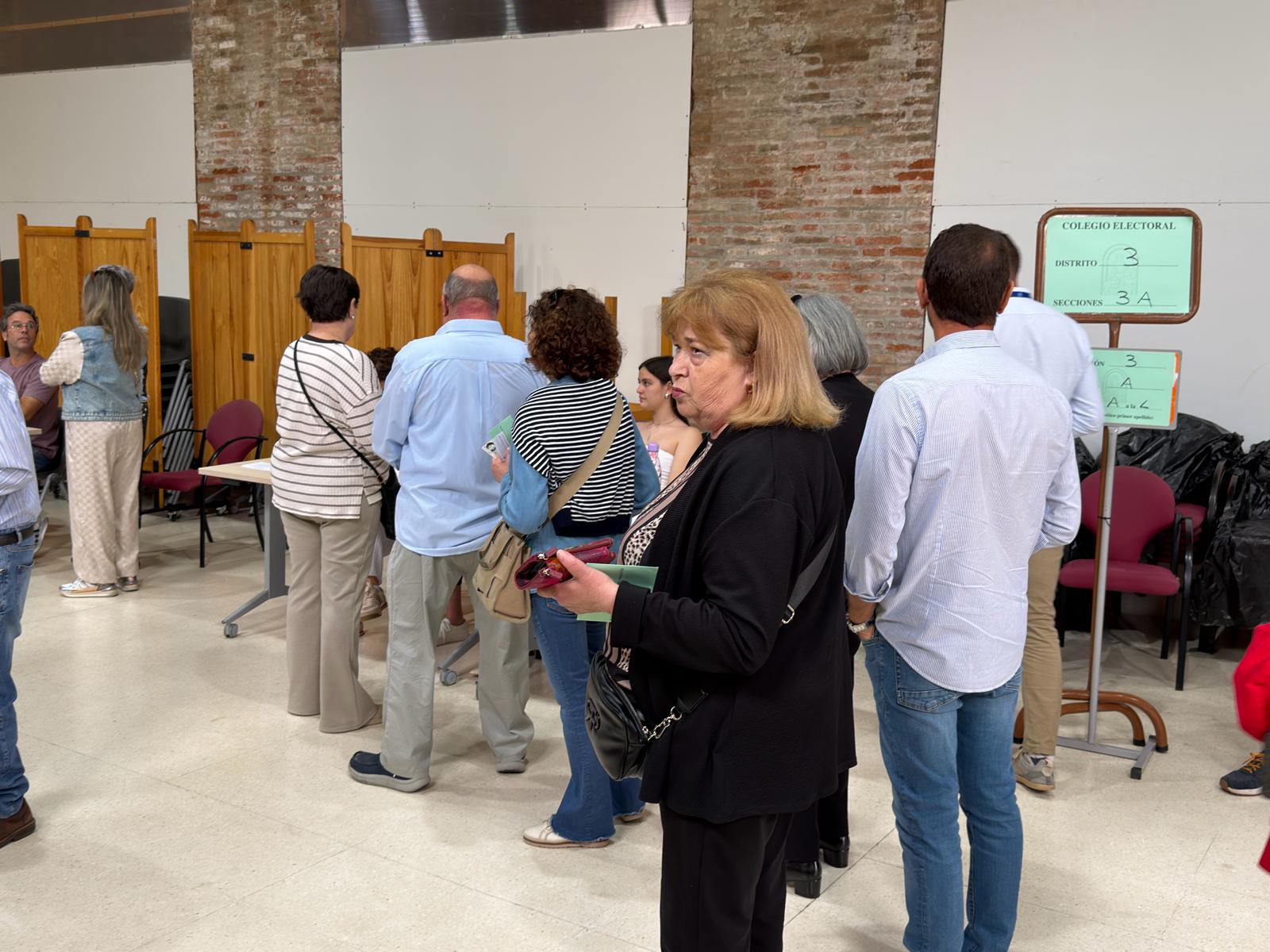 granada-eleva-la-participacion-al-382-a-las-1400-horas-y-supera-en-mas-de-tres-puntos-los-datos-de-2022