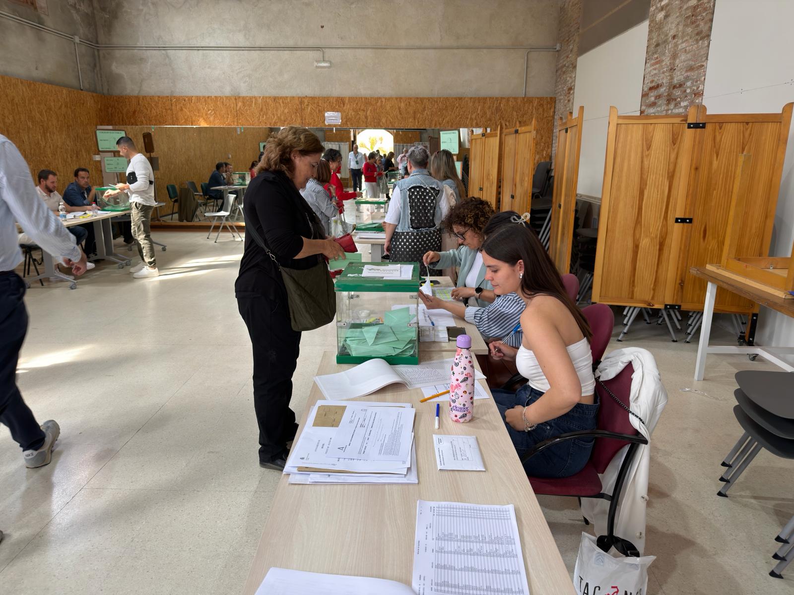 la-participacion-en-andalucia-cae-al-1512-frente-al-1544-registrado-a-la-misma-hora-en-2022