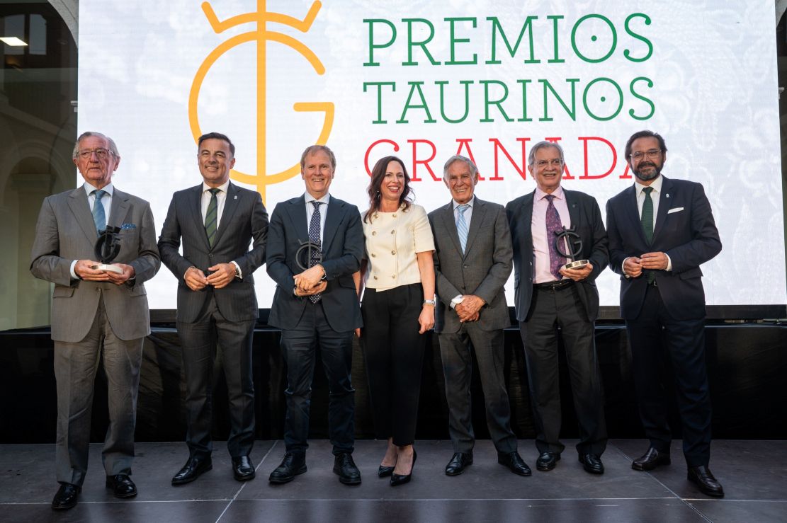 enrique-romero-y-francisco-ruiz-miguel-entre-los-galardonados-en-la-iii-edicion-de-los-premios-provinciales-de-tauromaquia-de-granada