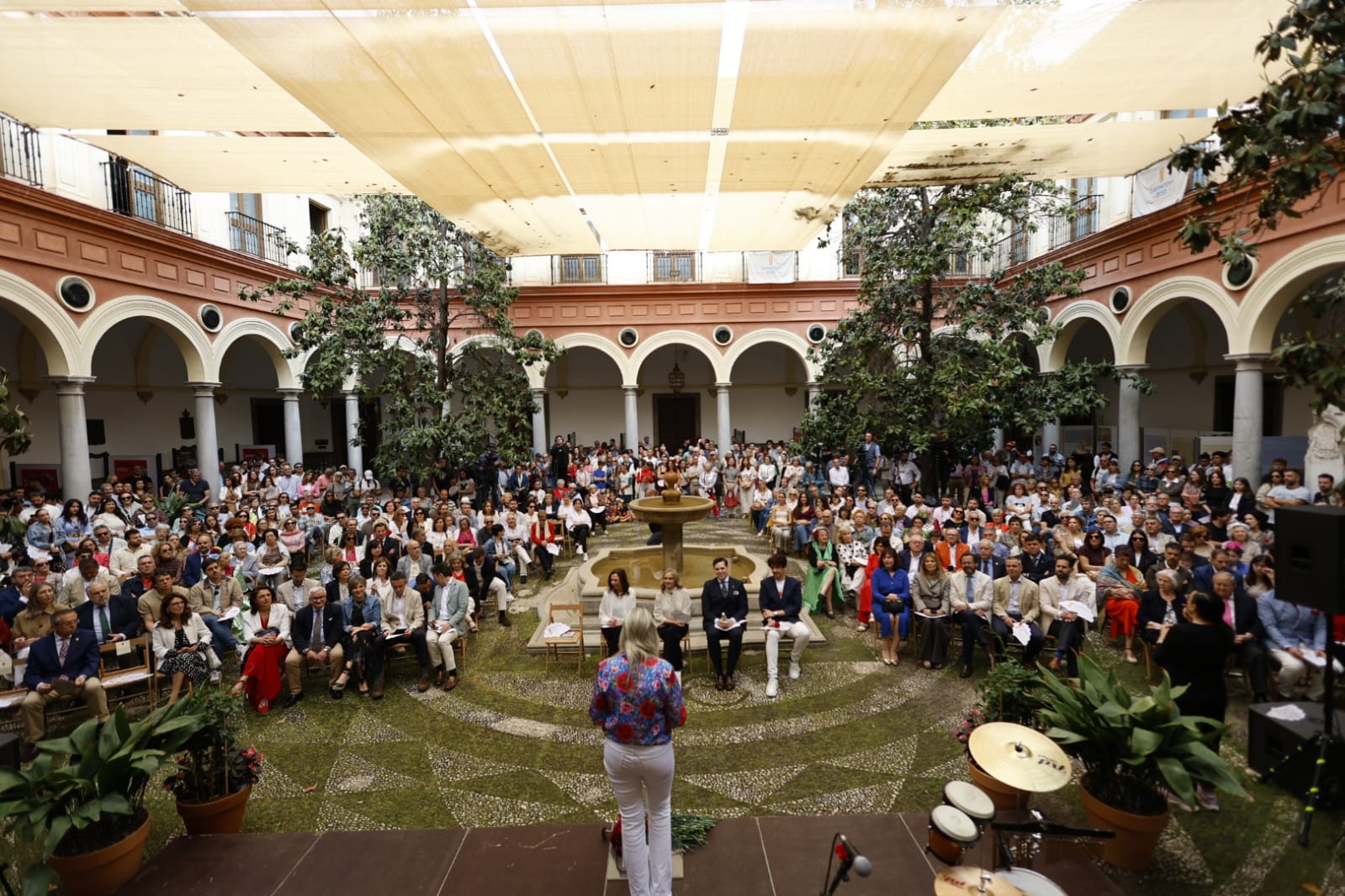 granada-celebra-el-dia-de-la-cruz-con-un-pregon-que-ensalza-la-tradicion-y-una-alta-participacion-en-el-concurso-de-cruces
