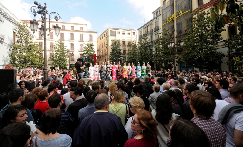 granada-celebra-el-dia-de-la-cruz-con-mas-de-50-cruces-y-la-participacion-de-18-hermandades-en-la-nueva-categoria-cofrade