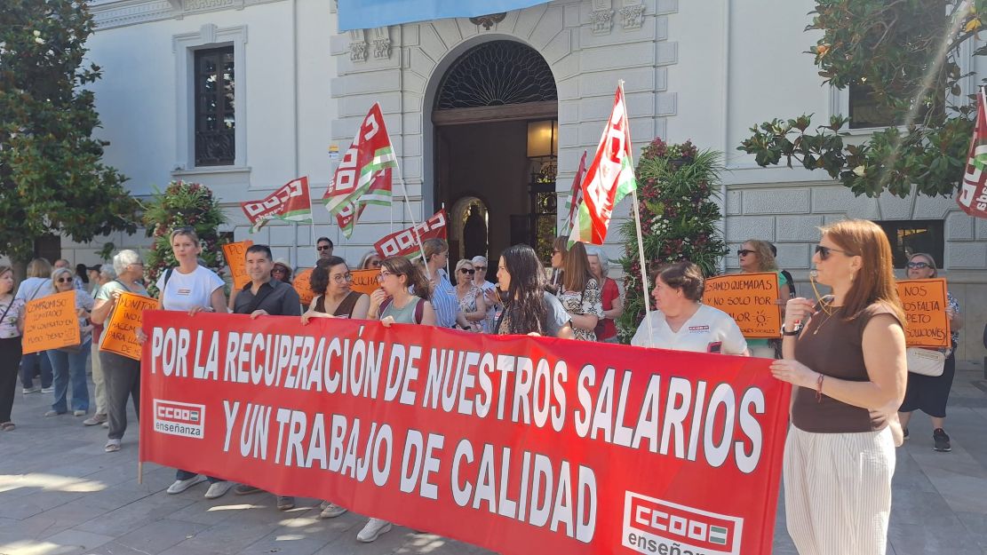 granada-ccoo-reclama-al-ayuntamiento-mejoras-laborales-y-estabilidad-para-los-talleres-socioculturales-de-servicios-sociales