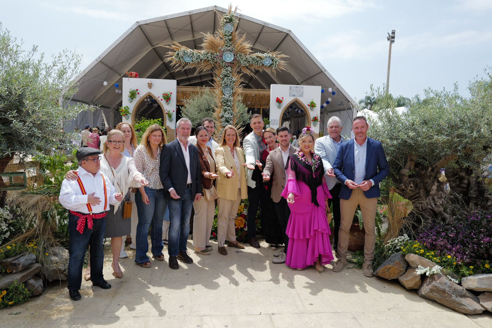 motril-inaugura-sus-cruces-de-mayo-en-la-plaza-de-la-coronacion-con-cuatro-dias-de-musica-tradicion-y-ambiente-festivo