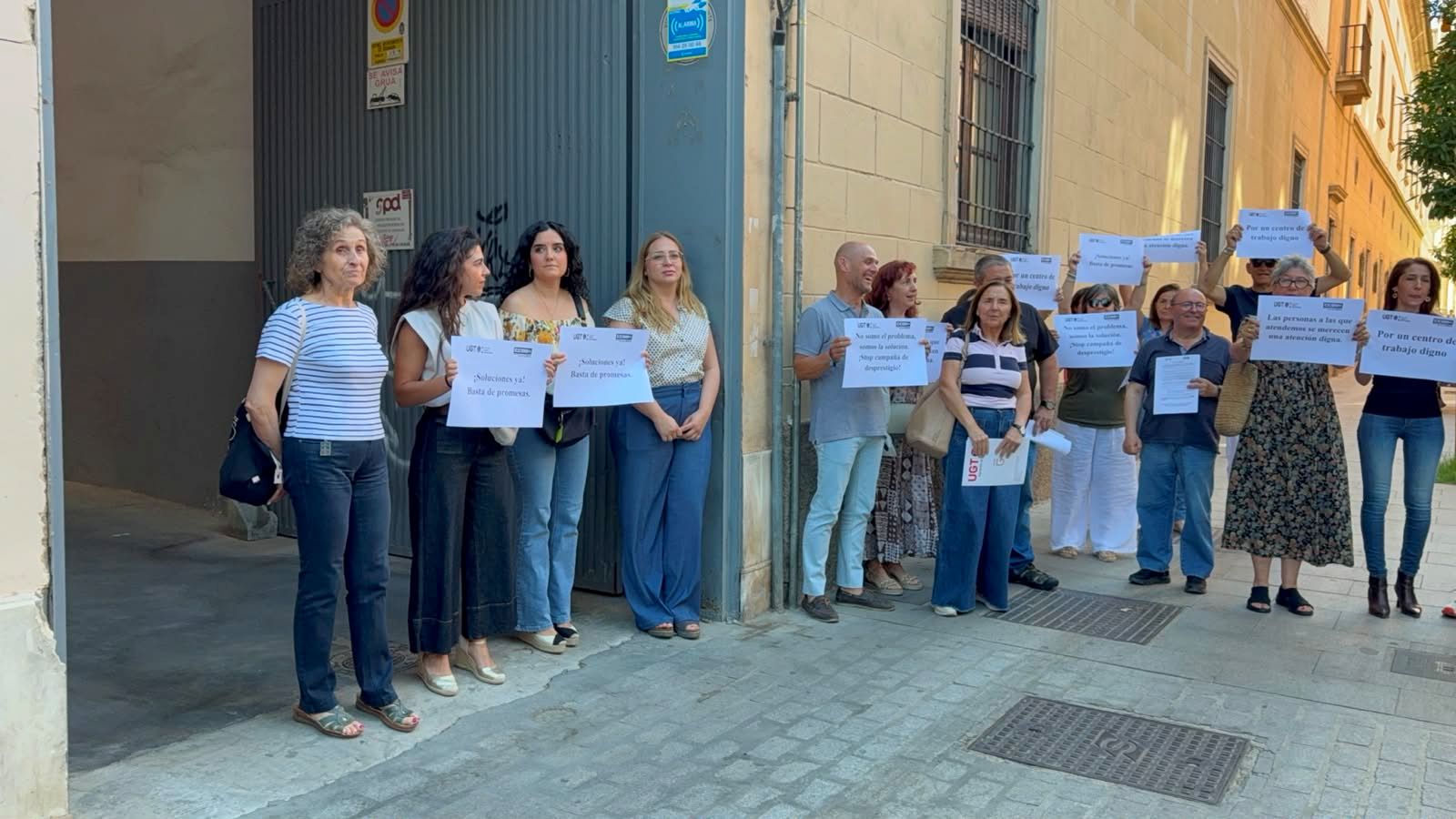 ugt-y-ccoo-alertan-del-grave-riesgo-en-el-centro-de-drogodependencias-de-granada-caidas-humedades-y-un-ano-sin-ascensor
