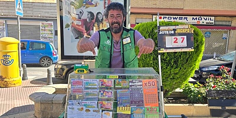 granada-un-vendedor-de-la-once-reparte-la-fortuna-en-armilla-hasta-710-000-euros-en-premios