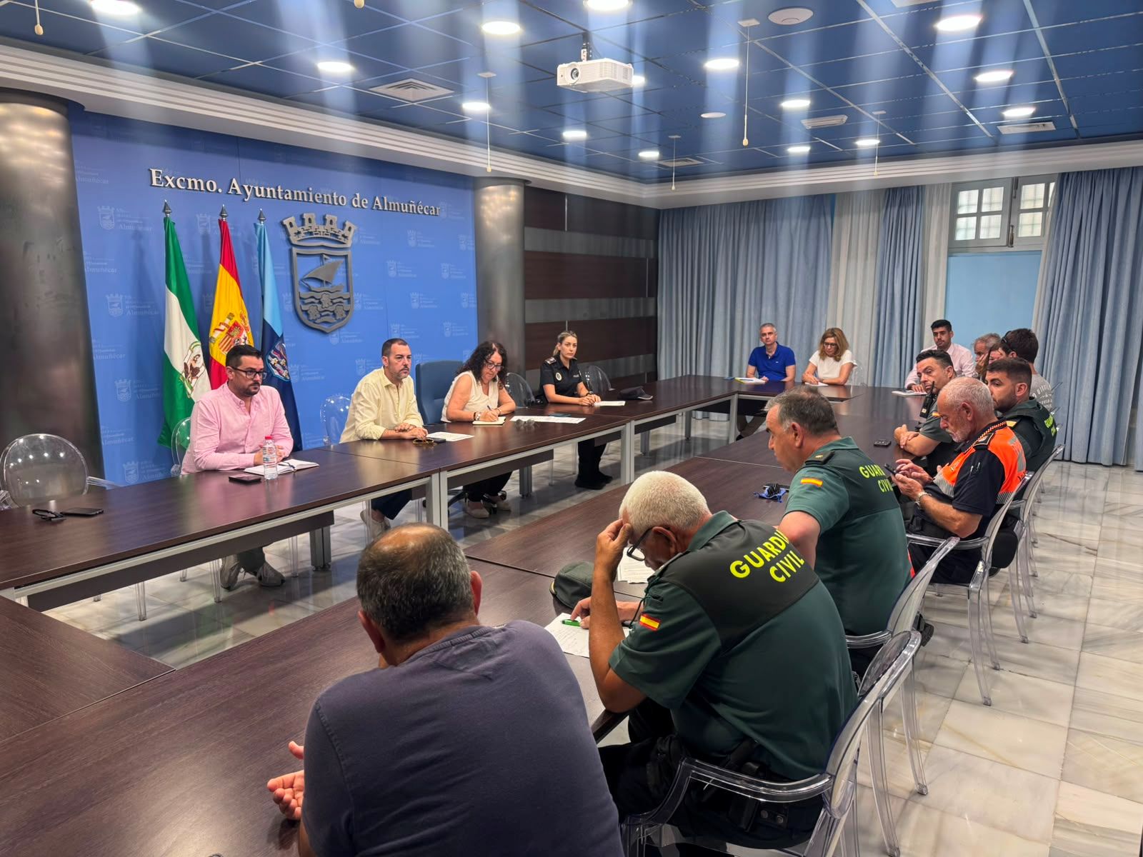 almunecar-policia-guardia-civil-proteccion-civil-y-bomberos-se-coordinan-para-la-noche-de-san-juan