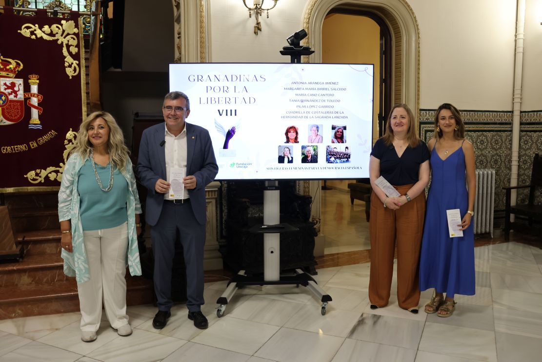 granada-reconoce-a-seis-mujeres-y-a-la-primera-cuadrilla-femenina-de-costaleras-en-los-viii-galardones-granadinas-por-la-libertad
