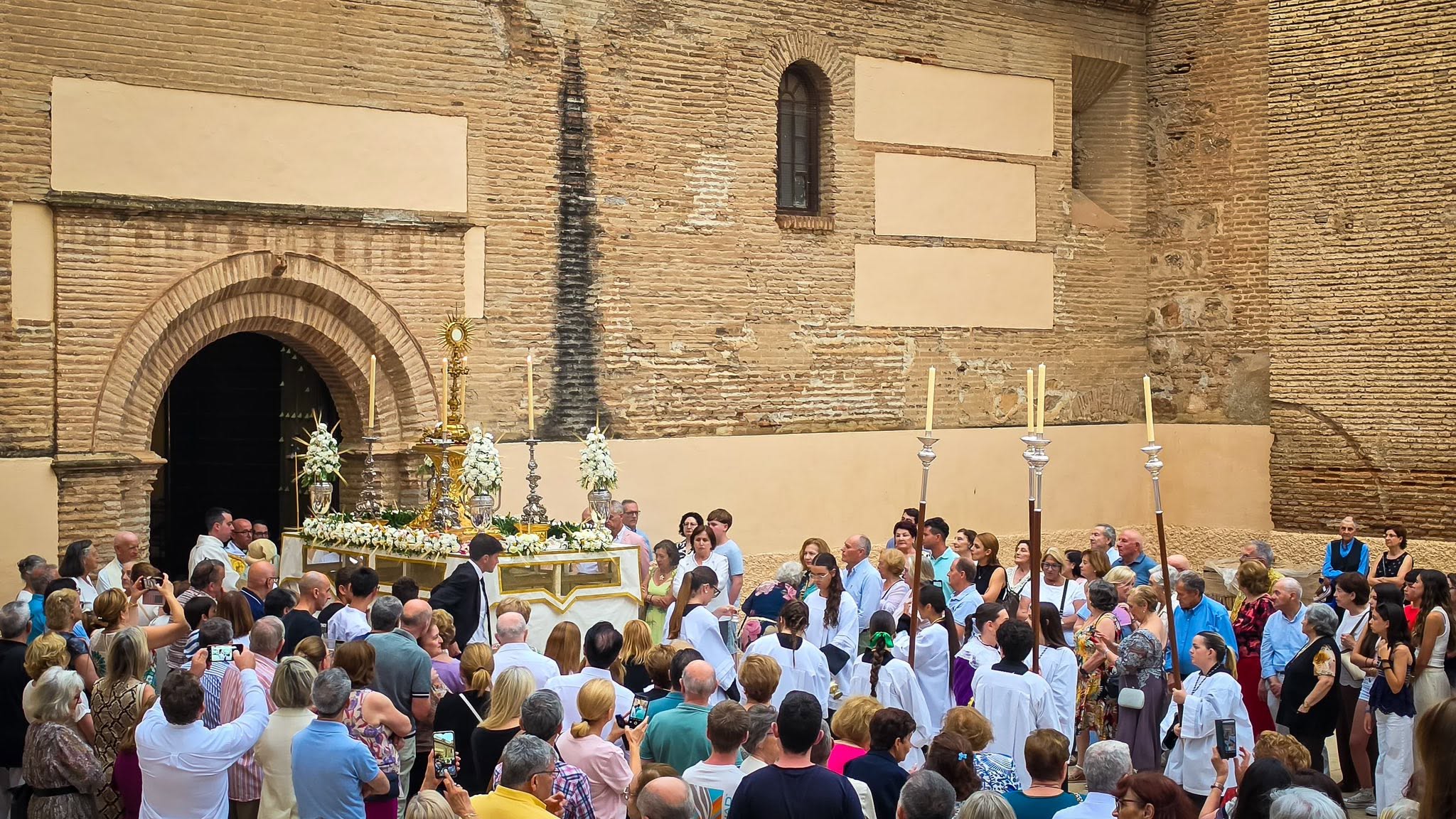 motril-la-custodia-volvio-a-recorrer-las-calles-de-la-ciudad-en-la-festividad-del-corpus-christi