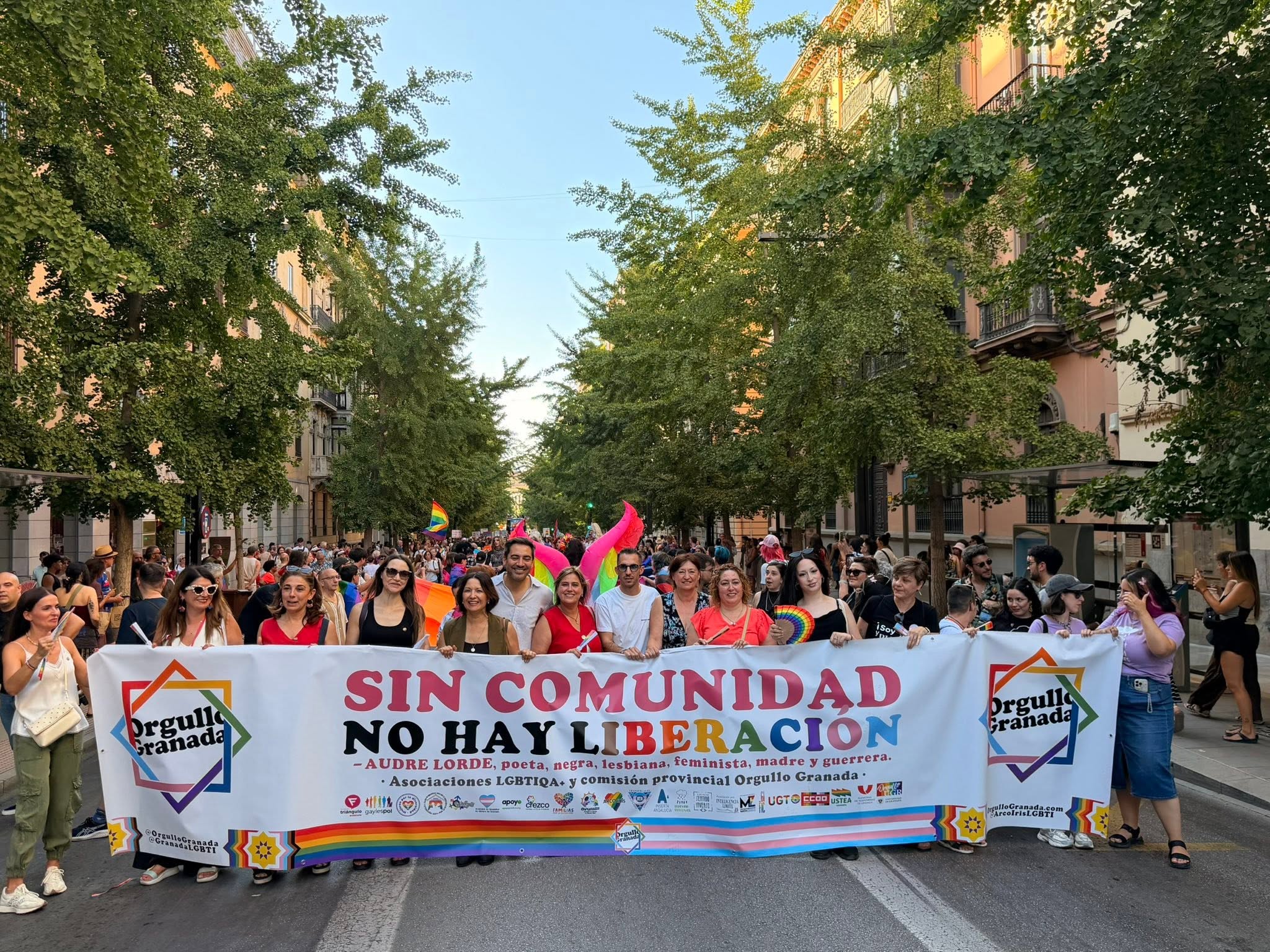 granada-reivindica-los-derechos-lgtbi-con-una-multitudinaria-marcha-por-el-centro-bajo-el-lema-sin-comunidad-no-hay-liberacion