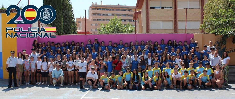 la-policia-nacional-entrega-en-granada-los-carnes-de-ciberexpert-a-125-ninos-y-ninas-de-tres-centros-educativos-de-la-capital