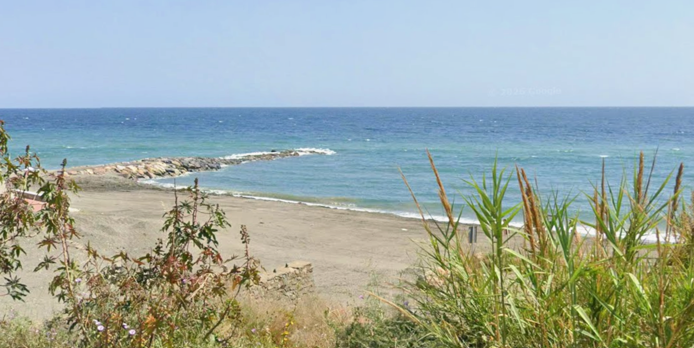 motril-una-narcolancha-deja-a-15-migrantes-frente-a-la-costa-de-la-mamola-y-huye-mar-adentro